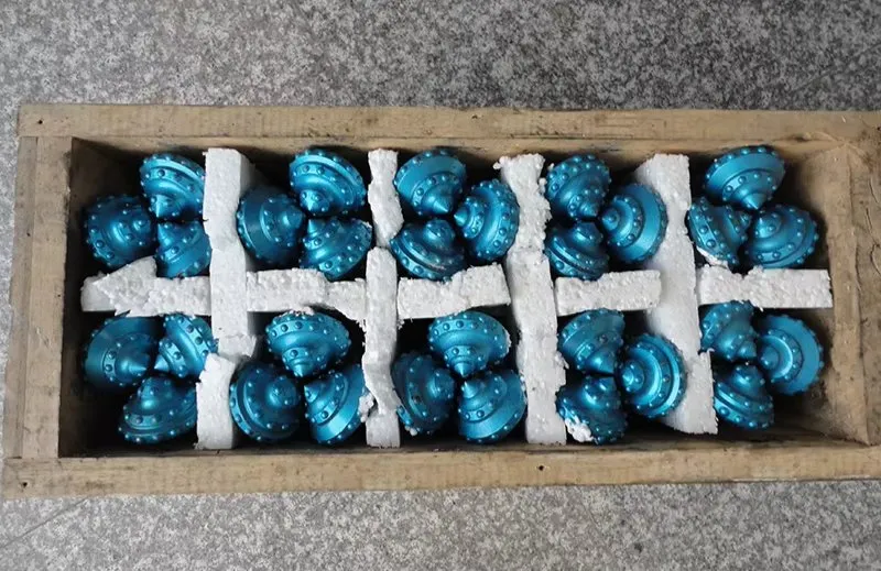 トリコーンビット 水井の掘削 穴の掘削 1