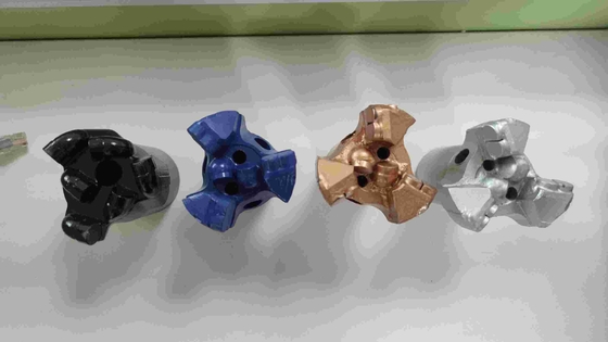 82mm非鉱山のために芯を取る3台のウィング ビットPdc