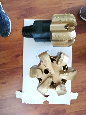 8 "石油およびガスの掘削および採掘のための 5 つの翼 Pdc コア ドリル ビット