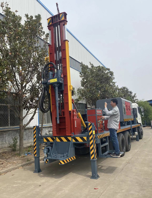 300 M水掘削装置6x4のトラックは統合された空気圧縮機を取付けた