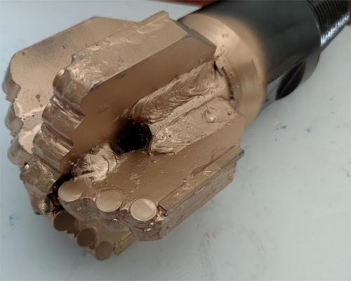 耐久性PDCドリルビット 水用石油とガスドリリング 5 1/2 インチ直径クォートサイズ