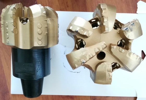 調整可能な7 1/2&quot;PDCドリルビット